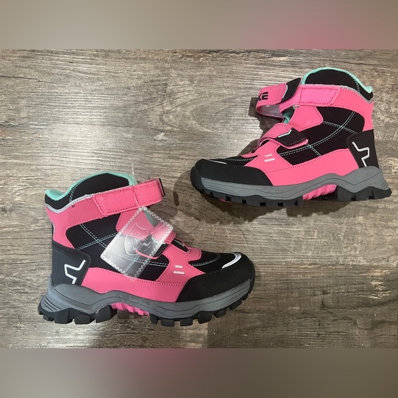 PRICE DROP NWT Girls Hiking Boots - Picture 6 of 7